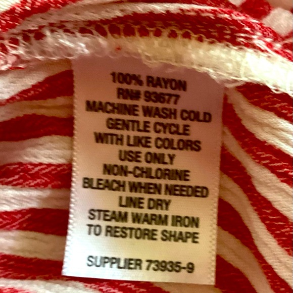 Liz Claiborne 100% rayon blouse, L, red/white vertical (slenderizing!) stripe. - Picture 6 of 6
